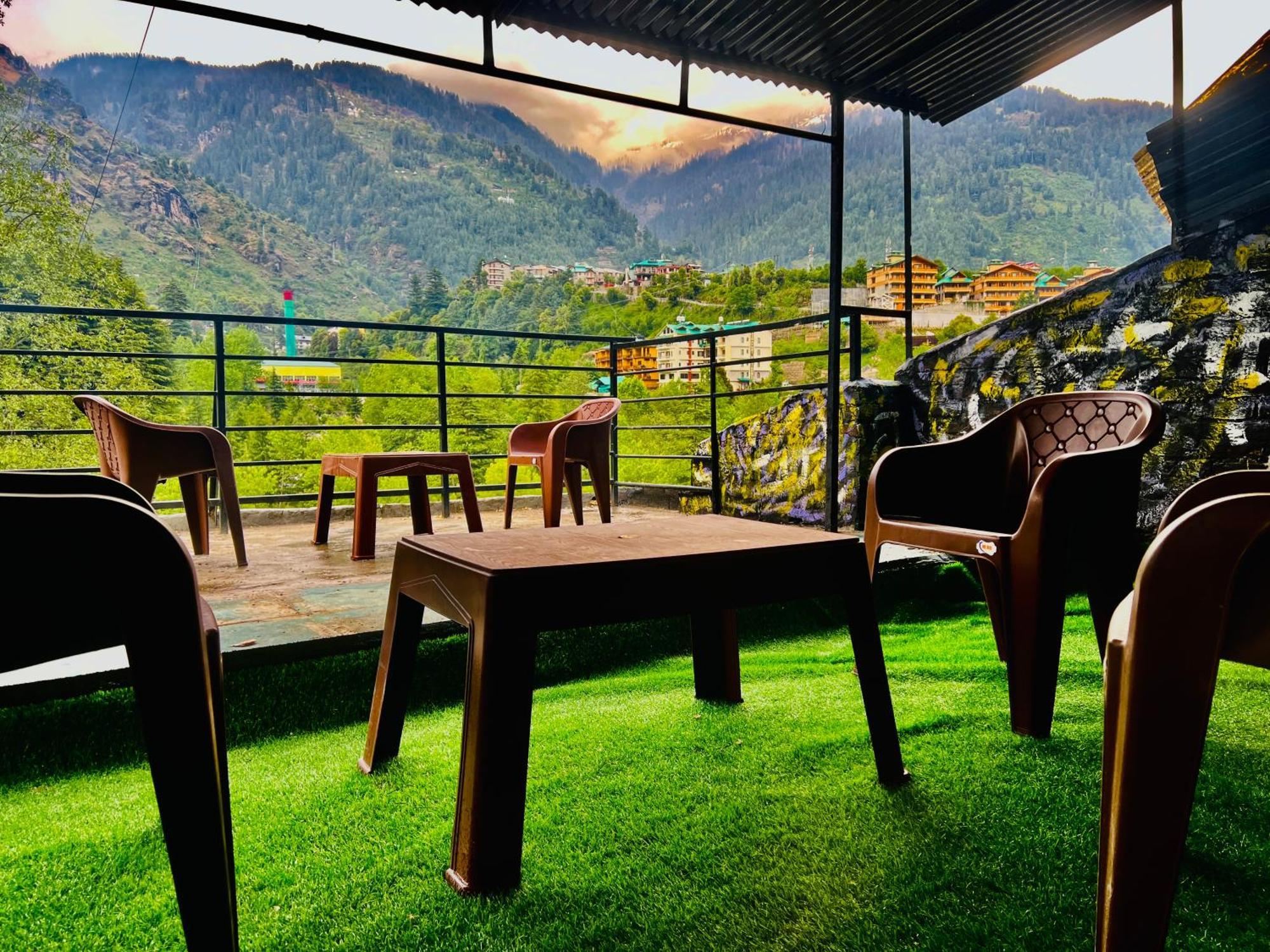 Hotel Green Link -#Near Volvo Bus Stand #Mountain View #River View #Open Terrace Маналі Екстер'єр фото