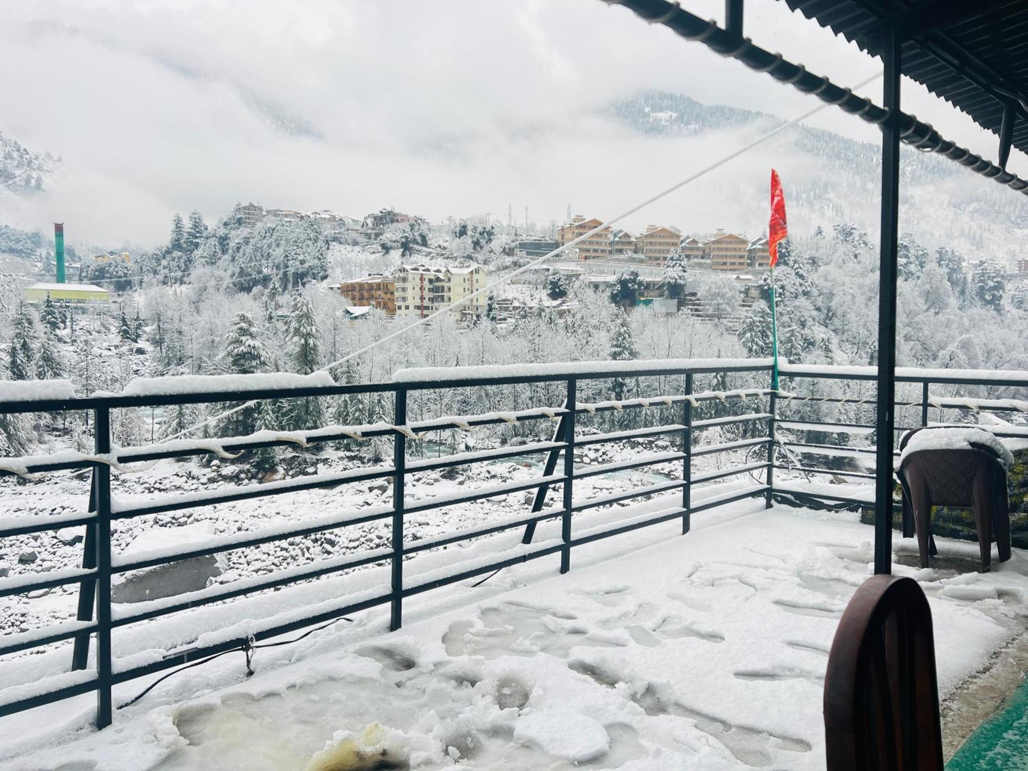 Hotel Green Link -#Near Volvo Bus Stand #Mountain View #River View #Open Terrace Маналі Екстер'єр фото